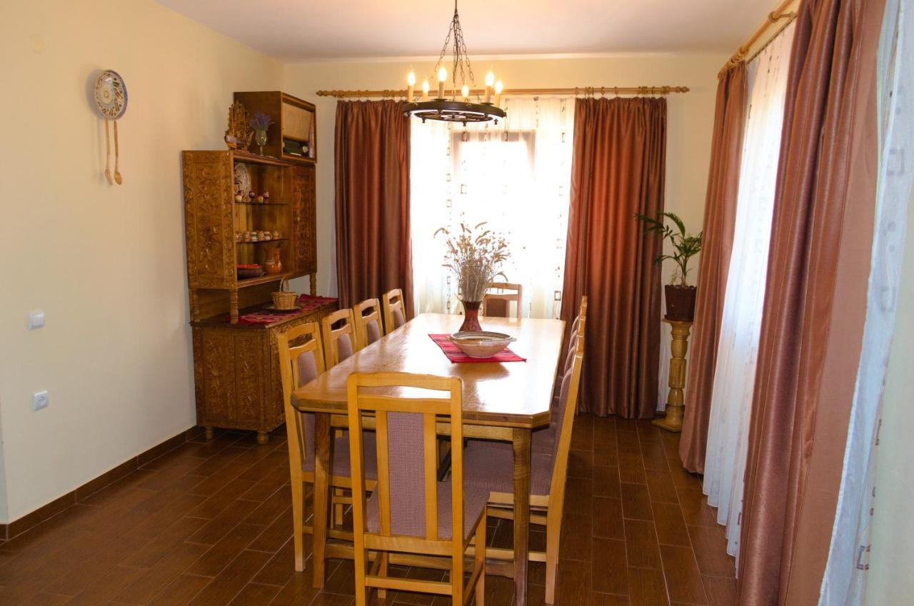 Arnota Villa Costesti  Екстериор снимка